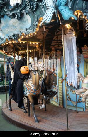 Horseman sans tête Décoration d'Halloween sur le carrousel à Bryant Park, NYC, USA 2022 Banque D'Images