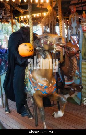 Horseman sans tête Décoration d'Halloween sur le carrousel à Bryant Park, NYC, USA 2022 Banque D'Images