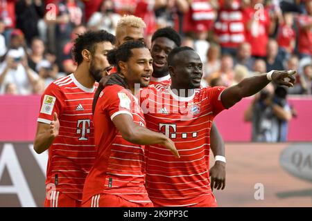 Munich, Allemagne. 29th octobre 2022. Goaljubel Serge GNABRY (FC Bayern Munich) après le but de 1-0 avec Noussair Mahraoui (li, FC Bayern Munich), Eric Maxim Choupo-Moting (FC Bayern Munich), Alphonso DAVIES (FC Bayern Munich). Sadio MANE (FC Bayern Munich), jubilation, joie, enthousiasme, action. Football 1st Bundesliga saison 2022/2023, 12th match, matchday12, FC Bayern Munich - 1.FSV FSV Mainz 05 6-2 on 29.10.2022, ALLIANZAREN A. ? Credit: dpa/Alay Live News Banque D'Images