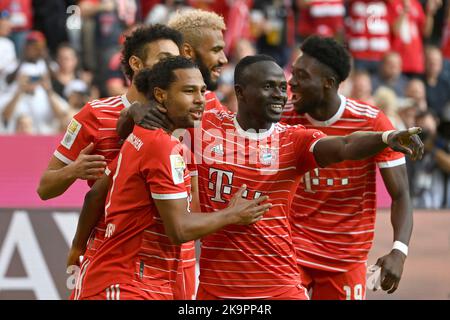 Munich, Allemagne. 29th octobre 2022. Goaljubel de gauche: Serge GNABRY (FC Bayern Munich) après le but à 1-0 avec Noussair Mazooui (FC Bayern Munich), Eric Maxim Choupo-Moting (FC Bayern Munich), Sadio MANE (FC Bayern Munich), Alphonso DAVIES (FC Bayern Munich). Jubilation, joie, enthousiasme, action. Football 1st Bundesliga saison 2022/2023, 12th match, matchday12, FC Bayern Munich - 1.FSV FSV Mainz 05 6-2 on 29.10.2022, ALLIANZAREN A. ? Credit: dpa/Alay Live News Banque D'Images