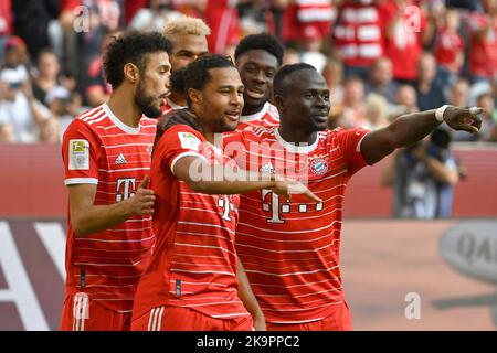 Munich, Allemagne. 29th octobre 2022. Goaljubel Serge GNABRY (FC Bayern Munich) après le but de 1-0 avec Noussair Mahraoui (li, FC Bayern Munich), Eric Maxim Choupo-Moting (FC Bayern Munich), Alphonso DAVIES (FC Bayern Munich). Sadio MANE (FC Bayern Munich), jubilation, joie, enthousiasme, action. Football 1st Bundesliga saison 2022/2023, 12th match, matchday12, FC Bayern Munich - 1.FSV FSV Mainz 05 6-2 on 29.10.2022, ALLIANZAREN A. ? Credit: dpa/Alay Live News Banque D'Images