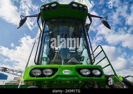 Bucarest, Roumanie - 26 octobre 2022: Les pulvérisateurs automoteurs Grim SÉRIE 10 pour l'agriculture sont présentés salon international agricole d'Indagra. TH Banque D'Images