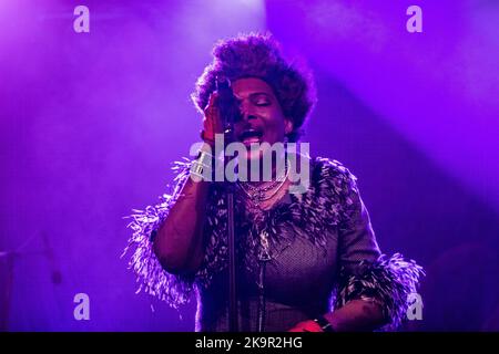 Octobre. 30th 2022. Zagreb, Croatie - le célèbre chanteur américain Macy Gray, un chanteur de R&B et soul qui interprète un concert en direct Banque D'Images