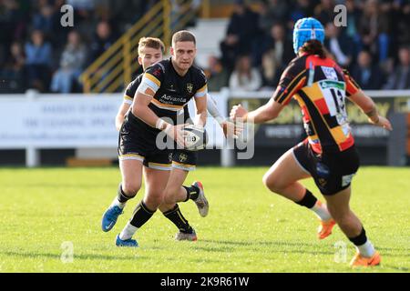 Myles Rawstron-Rudd d'Esher Rugby sur le ballon lors du match de la Ligue nationale anglaise 1 entre Esher et Cendrillon à Molesey Road, Hersham, Royaume-Uni, le 29 octobre 2022. Photo de Carlton Myrie. Utilisation éditoriale uniquement, licence requise pour une utilisation commerciale. Aucune utilisation dans les Paris, les jeux ou les publications d'un seul club/ligue/joueur. Crédit : UK Sports pics Ltd/Alay Live News Banque D'Images