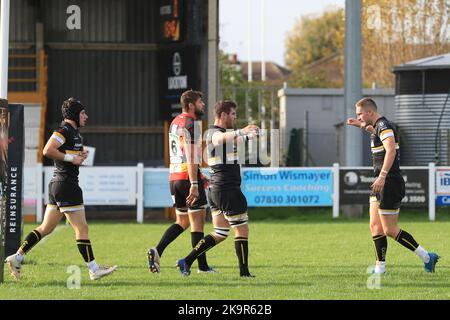 ESSAYEZ : Myles Rawstron-Rudd d'Esher Rugby célèbre son essai lors du match de la Ligue nationale anglaise 1 entre Esher et Cendrillon à Molesey Road, Hersham, Royaume-Uni, le 29 octobre 2022. Photo de Carlton Myrie. Utilisation éditoriale uniquement, licence requise pour une utilisation commerciale. Aucune utilisation dans les Paris, les jeux ou les publications d'un seul club/ligue/joueur. Crédit : UK Sports pics Ltd/Alay Live News Banque D'Images