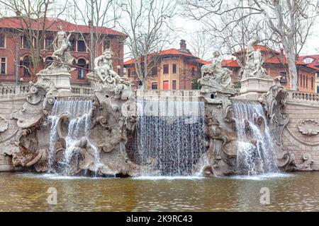 Fontaine de Turin des 12 mois . Saisons fontaines à Turin . Sculptures dans l'eau Banque D'Images