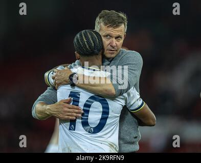 Liverpool. 30th octobre 2022. Jesse Marsch, directrice de Leeds United, fête avec Crysencio Summerville après le match de la première ligue anglaise entre Liverpool et Leeds United à Liverpool, en Grande-Bretagne, le 29 octobre 2022. Credit: Xinhua/Alay Live News Banque D'Images