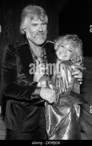 Kenny Rogers et Barbara Mandrell à l'Académie annuelle de musique country 13th 12 avril 1978 Credit: Ralph Dominguez/MediaPunch Banque D'Images