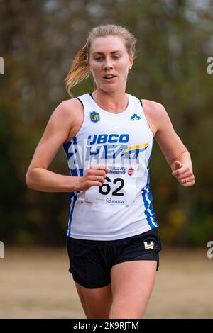 Abbotsford, Canada. 29th octobre 2022. Joanna Brown, de l'Université de la Colombie-Britannique, Okanagan Heat, participe à la course féminine aux championnats canadiens de cross-country de 2022. Credit: Zhengmu Wang/Alay Live News Banque D'Images