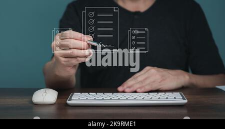 Affaires en ligne avec contact de signature électronique sur téléphone mobile, signature électronique, gestion de documents numériques, bureau sans papier, signature contact d'affaires Banque D'Images