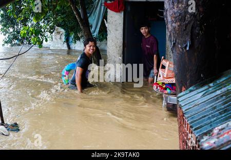 Quezon City, RCN, Philippines. 30th octobre 2022. Philippines: À Barangay Bagong Silangan Quezon City a évacué un total de 1 276 familles vivant près de la rivière San Mateo en raison de la hausse des niveaux d'eau causée par le signal #3 typhon Paeng avec le nom international Nalgae. 29 octobre 2022. Photo: EddCastro/Pacific Press (image de crédit: © EDD Castro/Pacific Press via ZUMA Press Wire) crédit: ZUMA Press, Inc./Alay Live News Banque D'Images