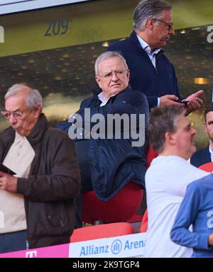 Allemagne. 29th octobre 2022. Dr. Martin WINTERKORN , chef de la direction de VW ex Vorstandsvorsitzender, dans le match FC BAYERN MÜNCHEN - 1. FSV MAINZ 05 6-2 1.Ligue allemande de football le 29 octobre 2022 à Munich, Allemagne. Saison 2022/2023, match jour 12, 1.Bundesliga, FCB, München, 12.Spieltag © Peter Schatz / Alamy Live News - LE RÈGLEMENT DFL INTERDIT TOUTE UTILISATION DE PHOTOGRAPHIES comme SÉQUENCES D'IMAGES et/ou QUASI-VIDÉO - Credit: Peter Schatz/Alamy Live News Banque D'Images