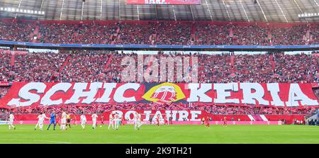 Allemagne. 29th octobre 2022. FCB fans chorégraphie 20 ans Schickeria dans le match FC BAYERN MÜNCHEN - 1. FSV MAINZ 05 6-2 1.Ligue allemande de football le 29 octobre 2022 à Munich, Allemagne. Saison 2022/2023, match jour 12, 1.Bundesliga, FCB, München, 12.Spieltag © Peter Schatz / Alamy Live News - LE RÈGLEMENT DFL INTERDIT TOUTE UTILISATION DE PHOTOGRAPHIES comme SÉQUENCES D'IMAGES et/ou QUASI-VIDÉO - Credit: Peter Schatz/Alamy Live News Banque D'Images