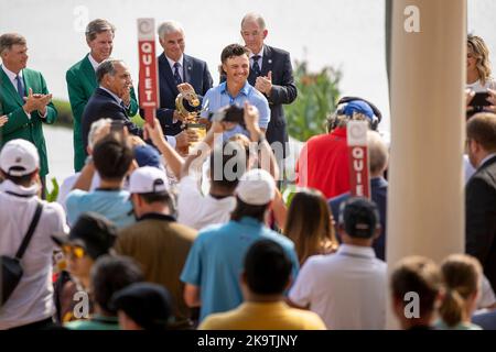 CHONBURI, THAÏLANDE - OCTOBRE 30 : Harrison Crowe, d'Australie, reçoit le trophée après le dernier tour du Championnat amateur Asie-Pacifique 2022 au Amata Spring Country Club on 30 octobre 2022 à CHONBURI, THAÏLANDE (photo de Peter van der Klooster/Alay Live News) crédit : peter Van der Klooster/Alay Live News Banque D'Images