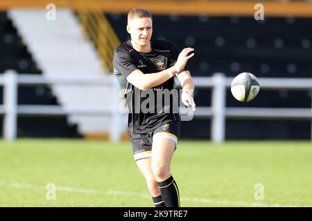 Myles Rawstron-Rudd d'Esher Rugby s'échauffe lors du match de la Ligue nationale anglaise 1 entre Esher et Cendrillon à Molesey Road, Hersham, Royaume-Uni, le 29 octobre 2022. Photo de Carlton Myrie. Utilisation éditoriale uniquement, licence requise pour une utilisation commerciale. Aucune utilisation dans les Paris, les jeux ou les publications d'un seul club/ligue/joueur. Crédit : UK Sports pics Ltd/Alay Live News Banque D'Images