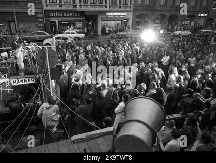 Le Red Dot Workers' Festival, un événement de groupes de gauche sur 18. 9. 1971 à Hanovre, est devenu une rencontre des opposants des transports publics Banque D'Images