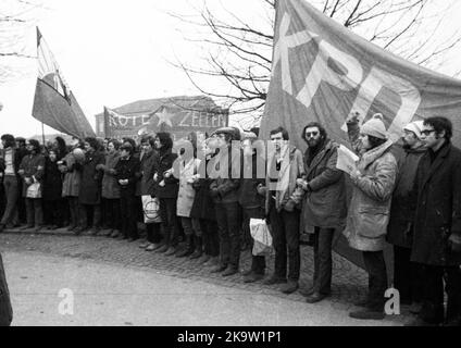 Action W une fondation du NPD radical de droite, ici lors d'un rassemblement contre la ratification des traités de l'est par le gouvernement FDP du SPD le 20 Banque D'Images