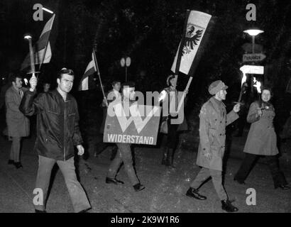 Action W une fondation du NPD radical de droite, ici lors d'un rassemblement contre la ratification des traités de l'est par le gouvernement FDP du SPD le 20 Banque D'Images