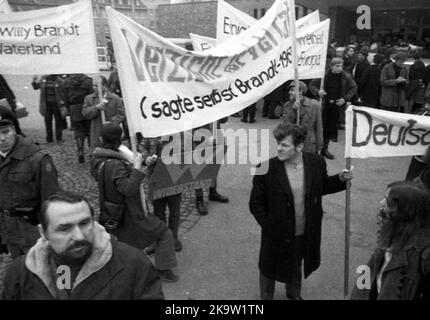 Action W une fondation du NPD radical de droite, ici lors d'un rassemblement contre la ratification des traités de l'est par le gouvernement FDP du SPD le 20 Banque D'Images