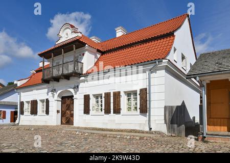 Lublin, Pologne - 13 septembre 2022 : bâtiments du musée du village en plein air de Lublin Banque D'Images