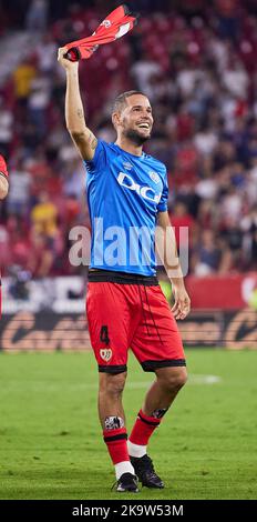 Séville, Espagne. 29th octobre 2022. Mario Suarez (4) de Rayo Vallecano célèbre la victoire après le match LaLiga Santander entre Sevilla FC et Rayo Vallecano à l'Estadio Ramon Sanchez Pizjuan à Séville. (Crédit photo : Gonzales photo/Alamy Live News Banque D'Images