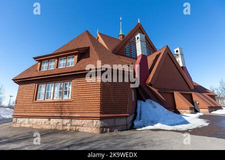 L'église en bois de Kiruna, dans la paroisse de Jukkasjärvi, dans le diocèse de Luleå, dans le nord de la Suède, a construit de 1909 à 1912, l'un des plus grands bâtiments en bois de Suède. Banque D'Images