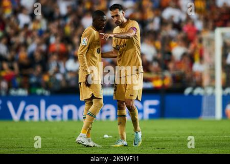 Sergio Busquets (FC Barcelone, n° 5) et Ousmane Dembele (FC Barcelone, n° 7) Banque D'Images