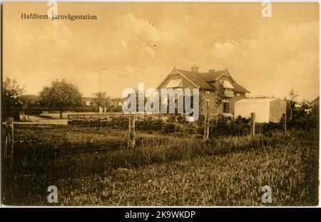 Carte postale la maison Hafd construite en 1900. Le bâtiment reconstruit en 1943, c'est-à-dire la maison. En 1947, tout le bâtiment a été modernisé. Bâtiment en bois de deux étages. Station ouverte 26/7 1900. Sur la photo d'environ 1907-10, la gare est un simple et demi-étage gjj, chemin de fer Gotland Banque D'Images