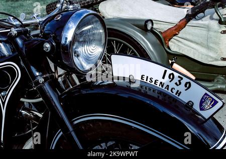 Vieux Tricar, gris à trois roues moto avec side-car des forces allemandes de la Seconde Guerre mondiale, 2 fois. Banque D'Images