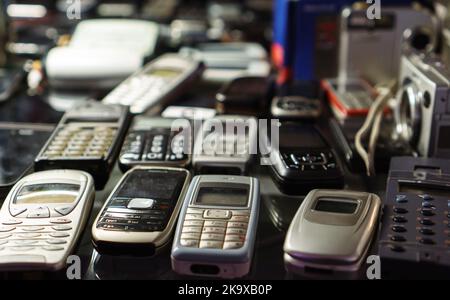 Collection d'anciens téléphones portables rétro. Banque D'Images