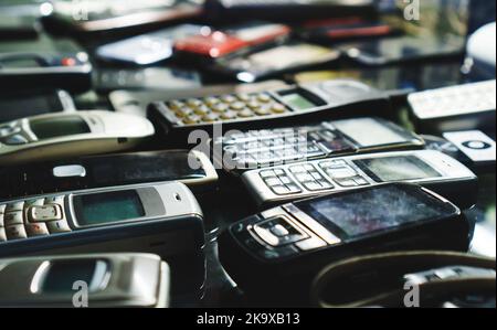 Collection d'anciens téléphones portables rétro. Banque D'Images