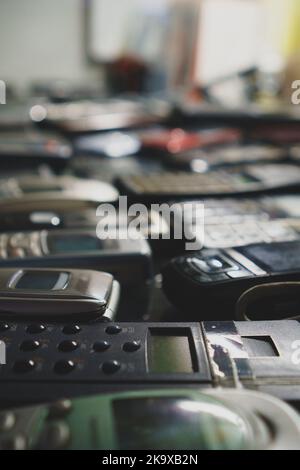 Collection d'anciens téléphones portables rétro. Banque D'Images