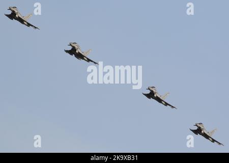 Typhons espagnols Eurofighter revenant à la base aérienne de Gando après une mission pendant l'exercice SIRIO 22. Banque D'Images