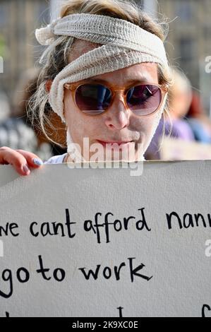 Mars des momies, une manifestation pour exiger une meilleure garde d'enfants, un congé parental et des politiques de travail flexibles pour les familles. Parliament Square, Westminster, Londres. ROYAUME-UNI Banque D'Images