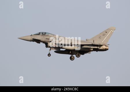 Typhons espagnols Eurofighter revenant à la base aérienne de Gando après une mission pendant l'exercice SIRIO 22. Banque D'Images