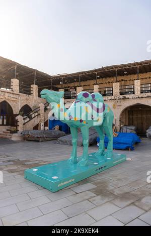 La publicité de la coupe du monde de la FIFA 2022 dans Souq Waqif, un marché de Doha. Banque D'Images