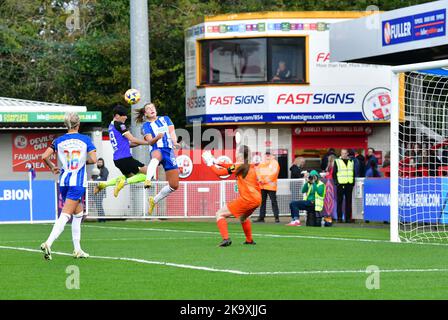 Brighton, Royaume-Uni. 30th octobre 2022. Ashleigh Neville, de Tottenham Hotspur, saute et marque ses points lors du match de Super League féminin FA entre Brighton & Hove Albion et Brighton & Hove Albion Women à l'Amex on 30 octobre 2022 à Brighton, en Angleterre. (Photo de Jeff Mood/phcimages.com) Credit: PHC Images/Alamy Live News Banque D'Images