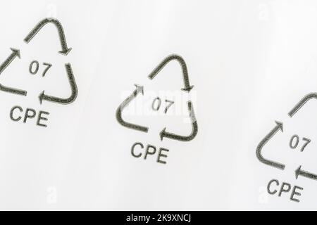 Gros plan de 07 codes résine plastique / Code d'identification résine 7 sur l'emballage plastique. Ici CPE fait référence au recyclage des plastiques composites. Banque D'Images