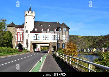 Route principale à travers l'Oberburg Banque D'Images