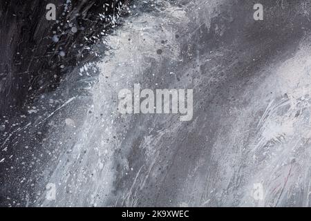 Abstrait blanc et argent sont gris clair modèle avec le dégradé est avec le mur de plancher texture métal doux tech diagonal fond noir foncé propre Banque D'Images
