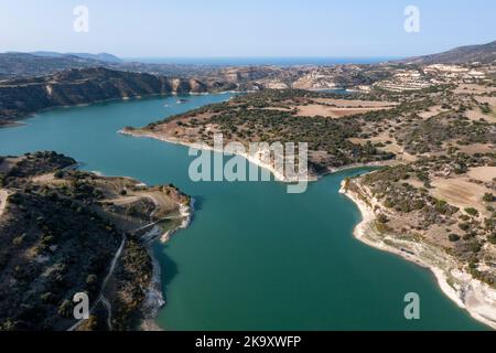 Vue aérienne du réservoir d'Evretou, district de Paphos, Chypre. Banque D'Images