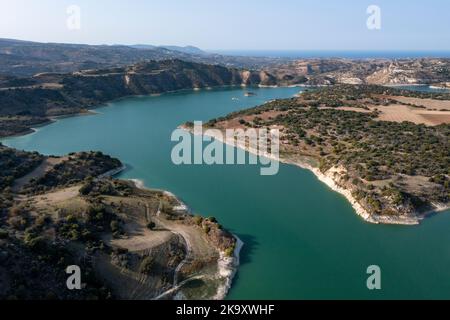 Vue aérienne du réservoir d'Evretou, district de Paphos, Chypre. Banque D'Images