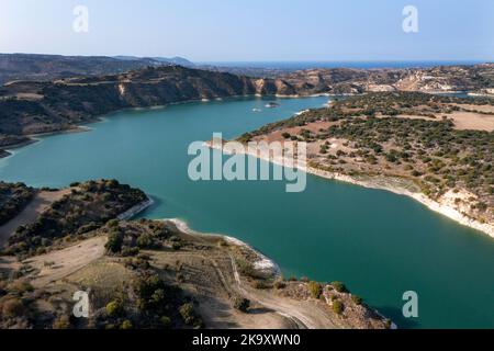 Vue aérienne du réservoir d'Evretou, district de Paphos, Chypre. Banque D'Images