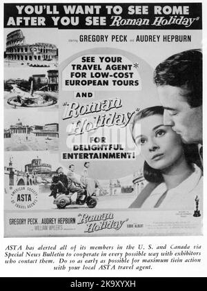 Publicité Block pour les agents de voyage pour 1962 réédition de GREGORY PECK AUDREY HEPBURN et EDDIE ALBERT à ROMAN HOLIDAY 1953 réalisateur / producteur WILLIAM WYLER Story Dalton Trumbo et Ian McLellan Hunter scénario Dalton Trumbo Ian McLellan Hunter et John Dighton Paramount Pictures Banque D'Images