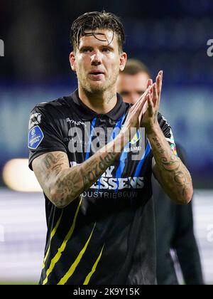 SITTARD, PAYS-BAS - OCTOBRE 15 : Michiel Kramer de RKC Waalwijk applaudit les fans après le match hollandais entre Fortuna Sittard et RKC Waalwijk au stade Fortuna Sittard à 15 octobre 2022 à Sittard, pays-Bas (photo de Joris Verwijst/Orange Pictures) Banque D'Images