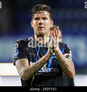 SITTARD, PAYS-BAS - OCTOBRE 15 : Michiel Kramer de RKC Waalwijk applaudit les fans après le match hollandais entre Fortuna Sittard et RKC Waalwijk au stade Fortuna Sittard à 15 octobre 2022 à Sittard, pays-Bas (photo de Joris Verwijst/Orange Pictures) Banque D'Images