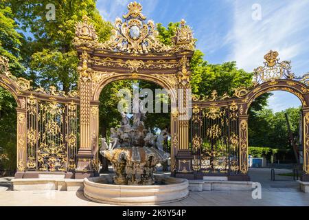 03.07.2022 Nancy, Grand est, France. Porte dorée en fer forgé menant à la place Stanislas dans le centre de Nancy Banque D'Images