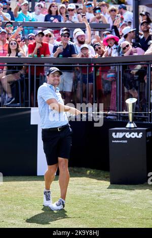 Miami, FL, États-Unis. 30th octobre 2022. Peter Uihlein joue un tir du 18th trous lors de la finale du championnat de l'équipe de golf du LIV à Miami au Doral National de Trump à Miami, Doral, Florida Sunday, 30 octobre 2022. Credit: Yaroslav Sabitov/YES Market Media/Alay Live News Banque D'Images