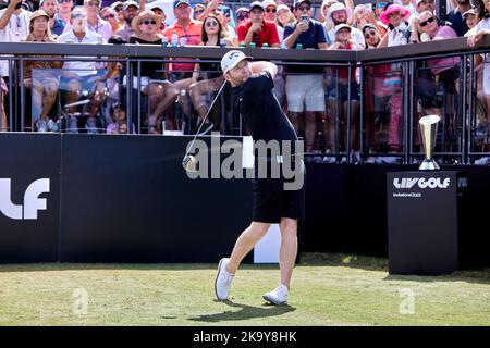 Miami, FL, États-Unis. 30th octobre 2022. Branden Grace joue un tir du 18th trous lors de la finale du championnat de l'équipe de golf LIV à Miami à la Doral nationale de Trump à Miami, Doral, Florida Sunday, 30 octobre 2022. Credit: Yaroslav Sabitov/YES Market Media/Alay Live News Banque D'Images