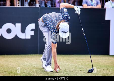 Miami, FL, États-Unis. 30th octobre 2022. Cameron Smith joue un tir du 18th trous lors de la finale du championnat de l'équipe de golf du LIV à Miami à la Doral nationale de Trump à Miami, Doral, Florida Sunday, 30 octobre 2022. Credit: Yaroslav Sabitov/YES Market Media/Alay Live News Banque D'Images